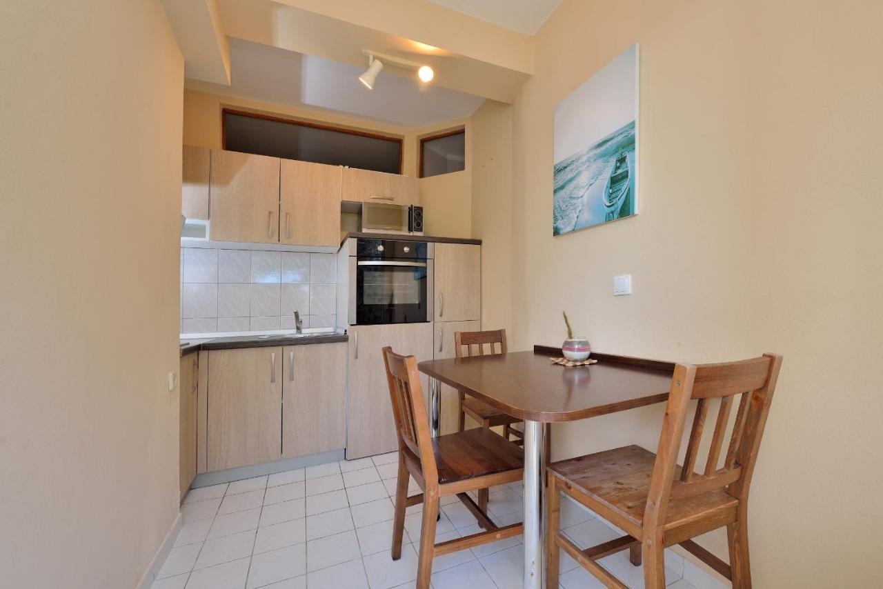 Guest House Malenica Sukošan Екстериор снимка