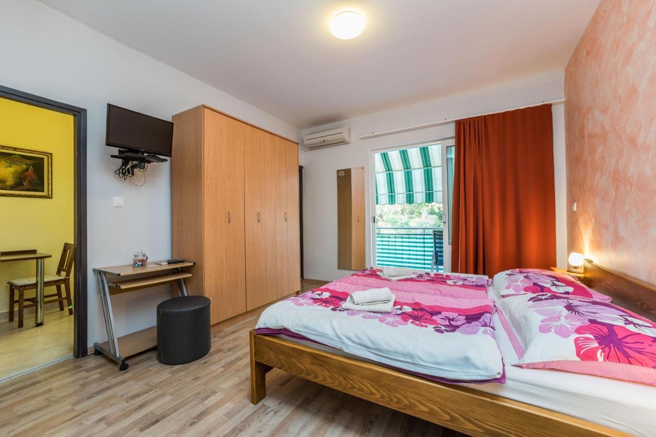Guest House Malenica Sukošan Екстериор снимка