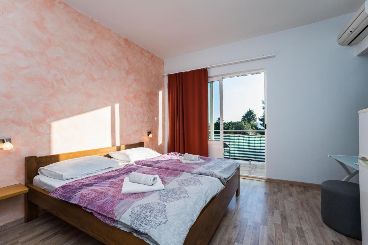 Guest House Malenica Sukošan Екстериор снимка