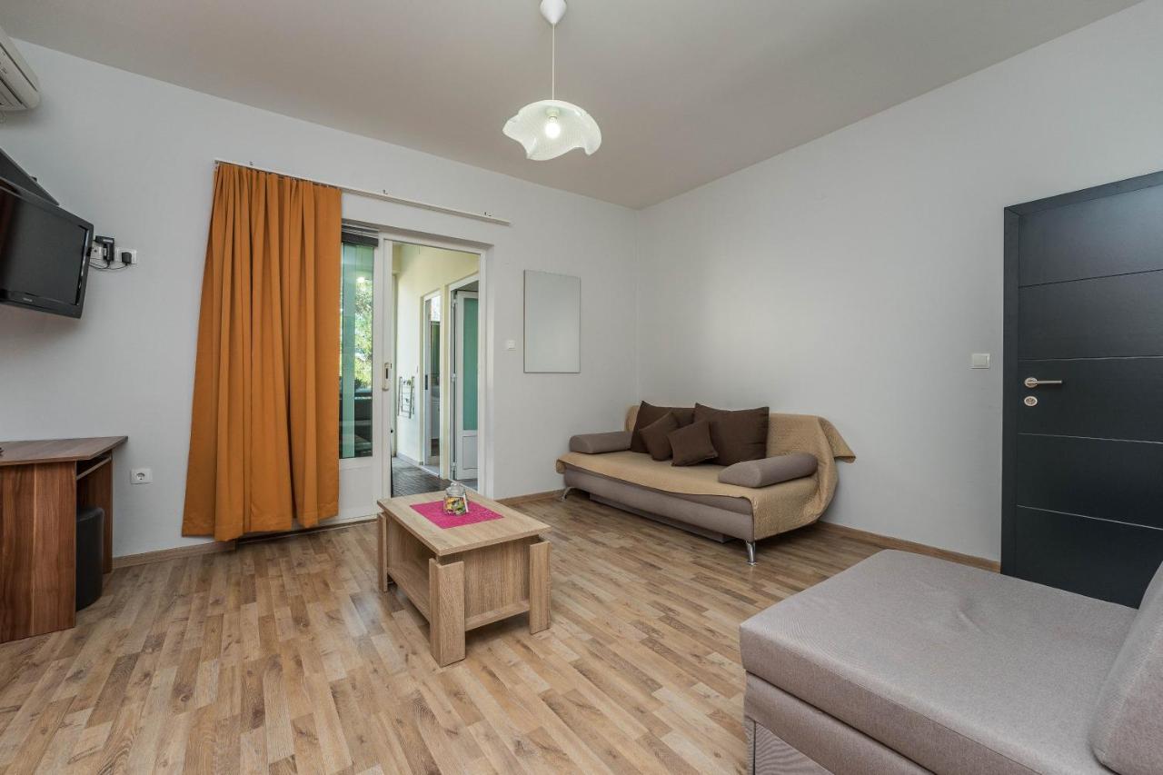 Guest House Malenica Sukošan Екстериор снимка