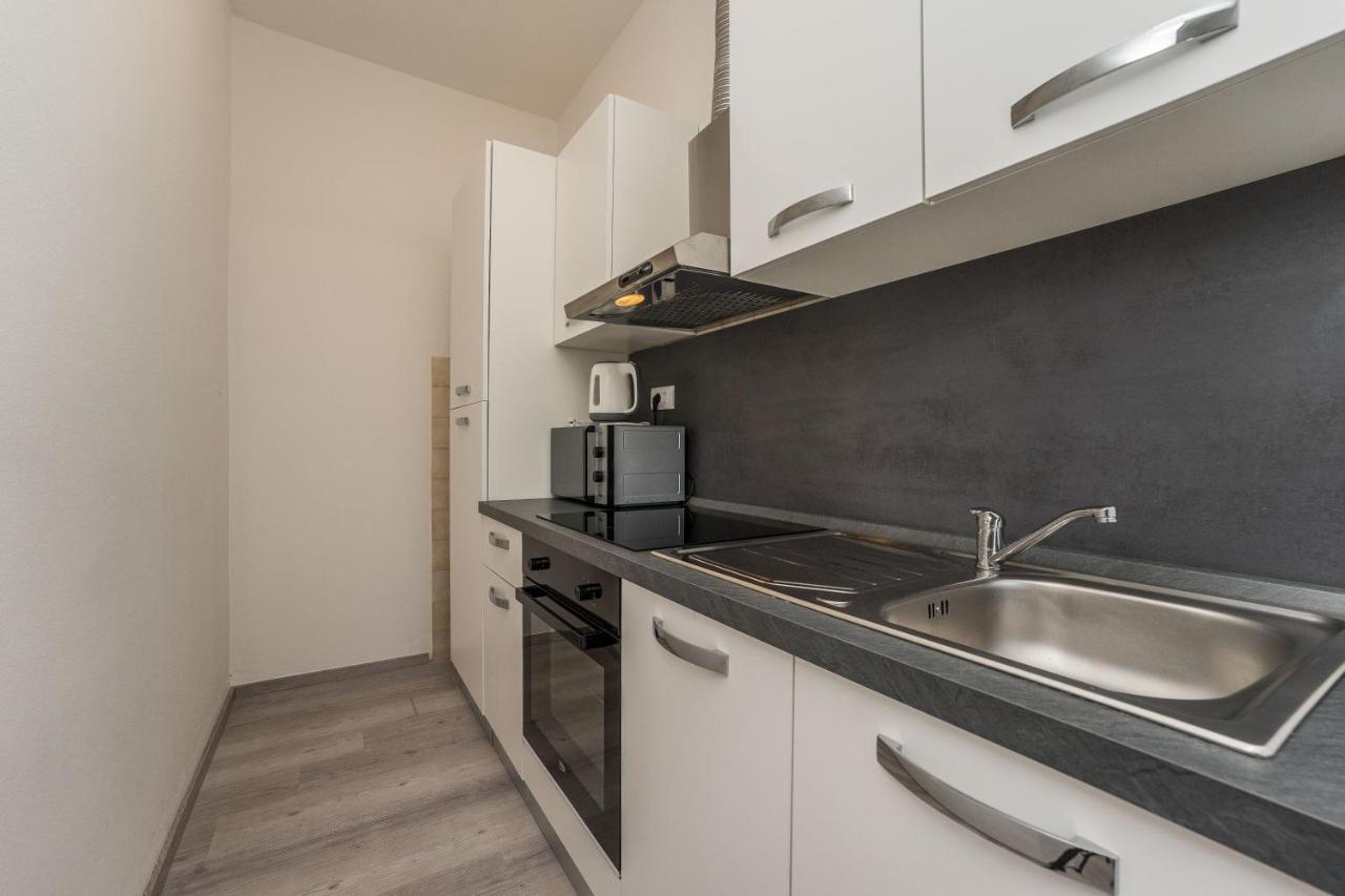 Guest House Malenica Sukošan Екстериор снимка