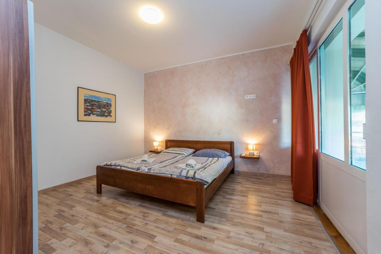 Guest House Malenica Sukošan Екстериор снимка