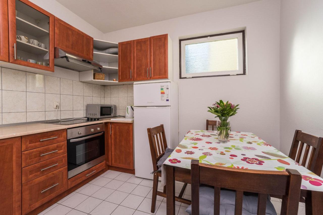 Guest House Malenica Sukošan Екстериор снимка