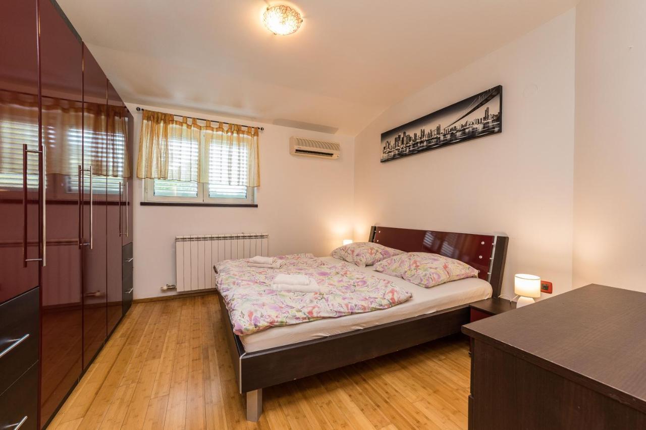 Guest House Malenica Sukošan Екстериор снимка