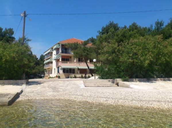 Guest House Malenica Sukošan Екстериор снимка
